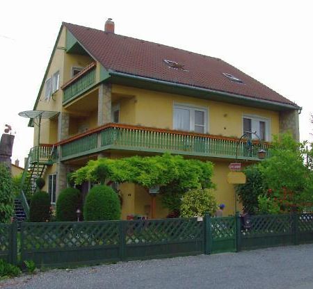 Grill Garten Vendeghaz Hotel Keszthely Exterior foto